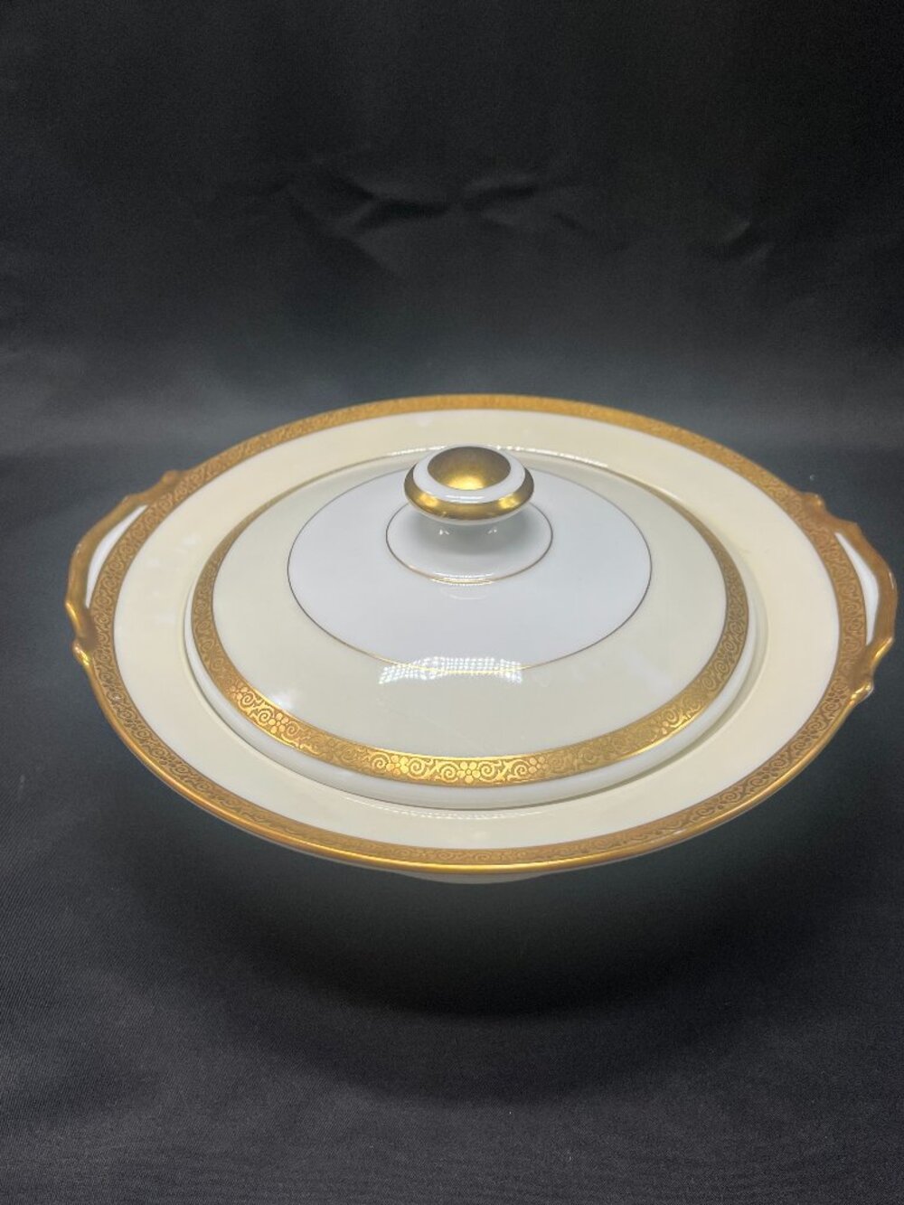 Lohengrin Eschenbach Bavaria Round Covered Vegetable Bowl with Lid